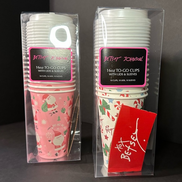 Betsey Johnson travel cups with lids and sleeves ♥️🎅🏻✨ - Picture 2 of 5